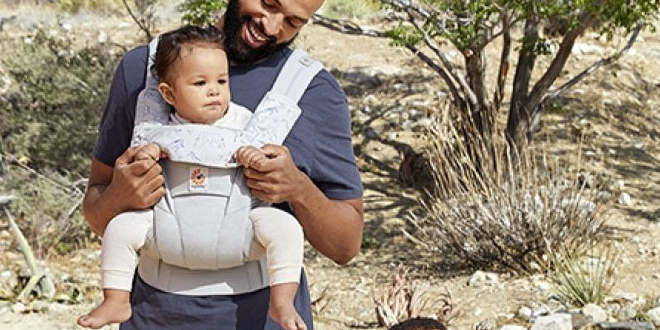 How a baby carrier can help babies with reflux