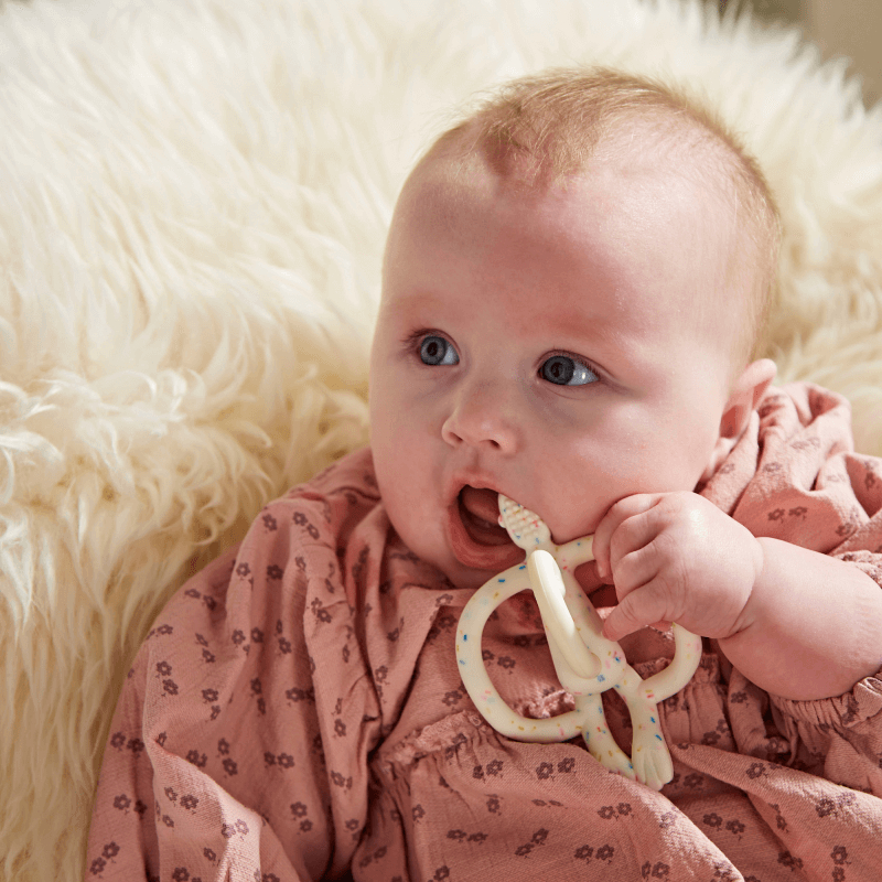 Original Teething Toy With Tail - Confetti Cream